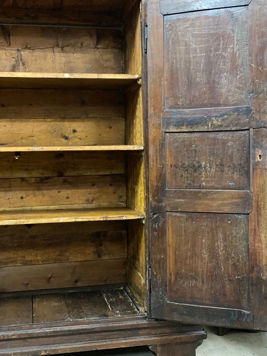 Lombard Walnut Wardrobe With Side Doors. Cremona Early 18th Century-photo-3