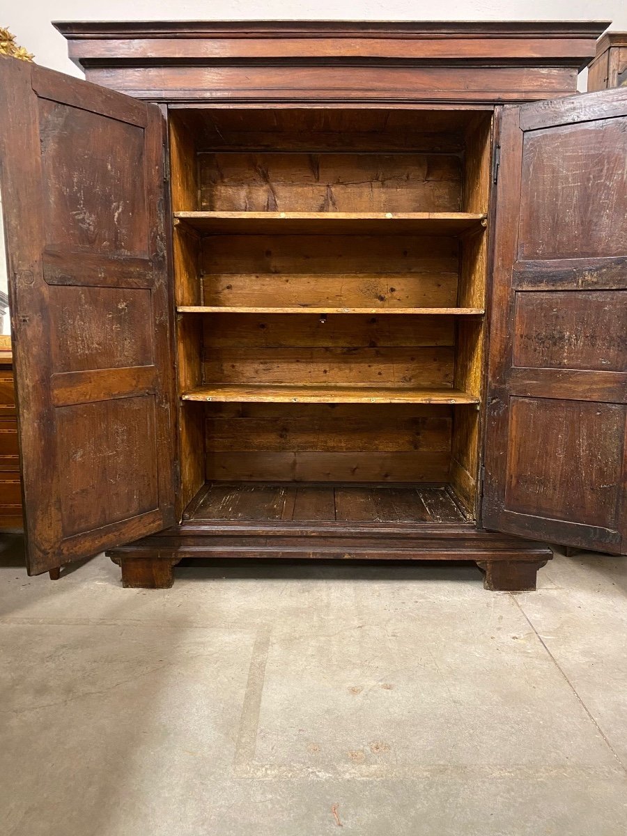 Lombard Walnut Wardrobe With Side Doors. Cremona Early 18th Century-photo-4