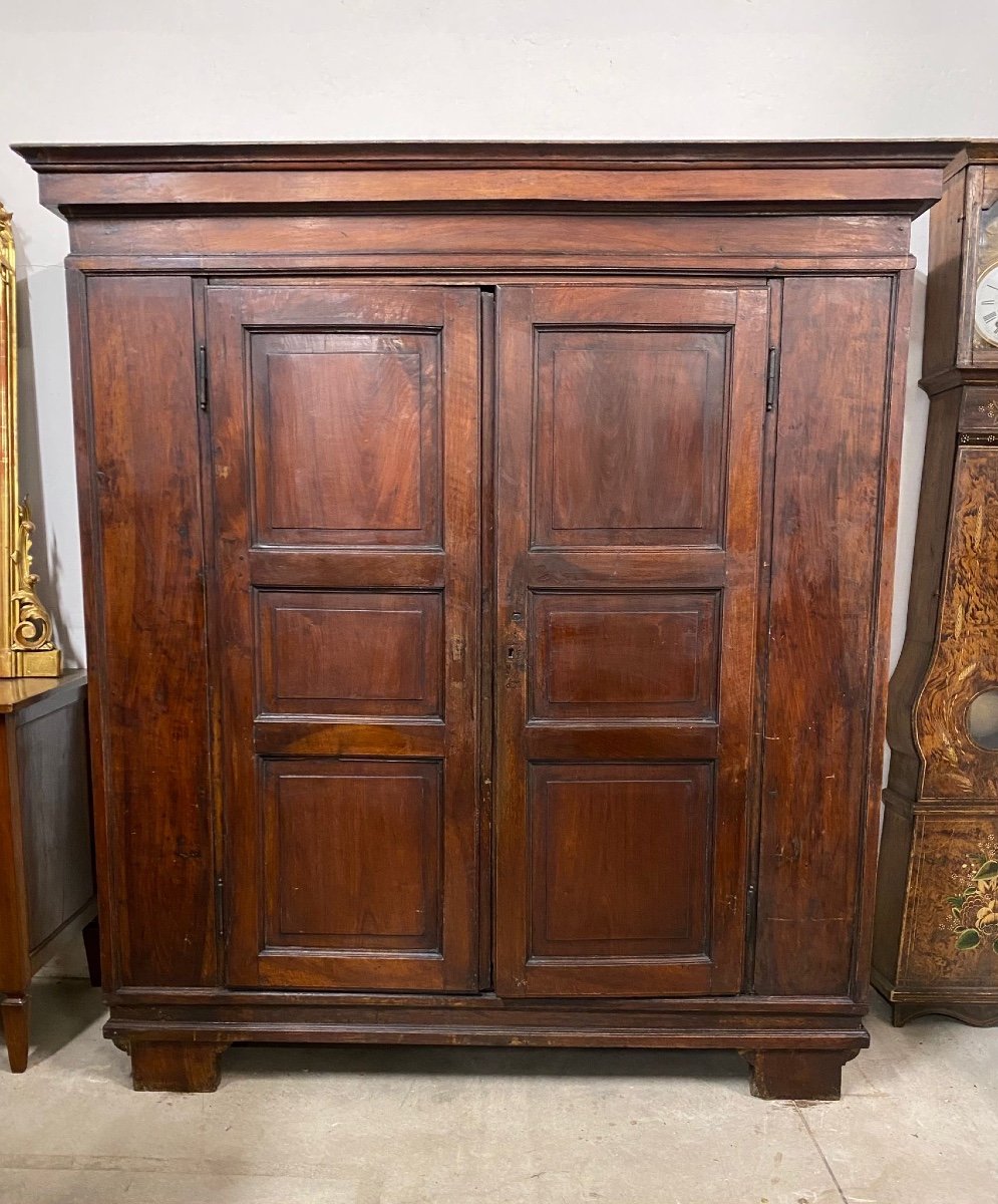 Lombard Walnut Wardrobe With Side Doors. Cremona Early 18th Century-photo-6