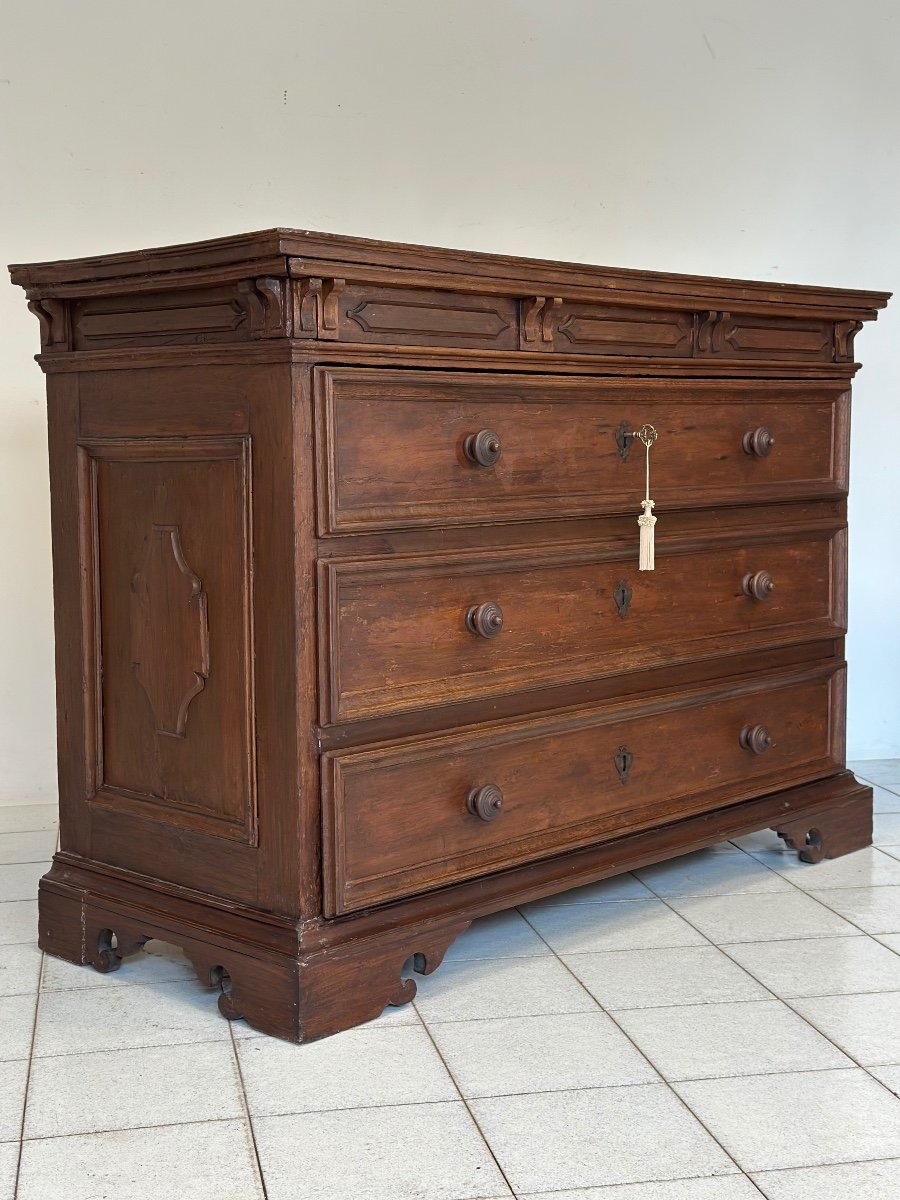 Commode En Noyer. 17ème Siècle. Crémone Plaisance