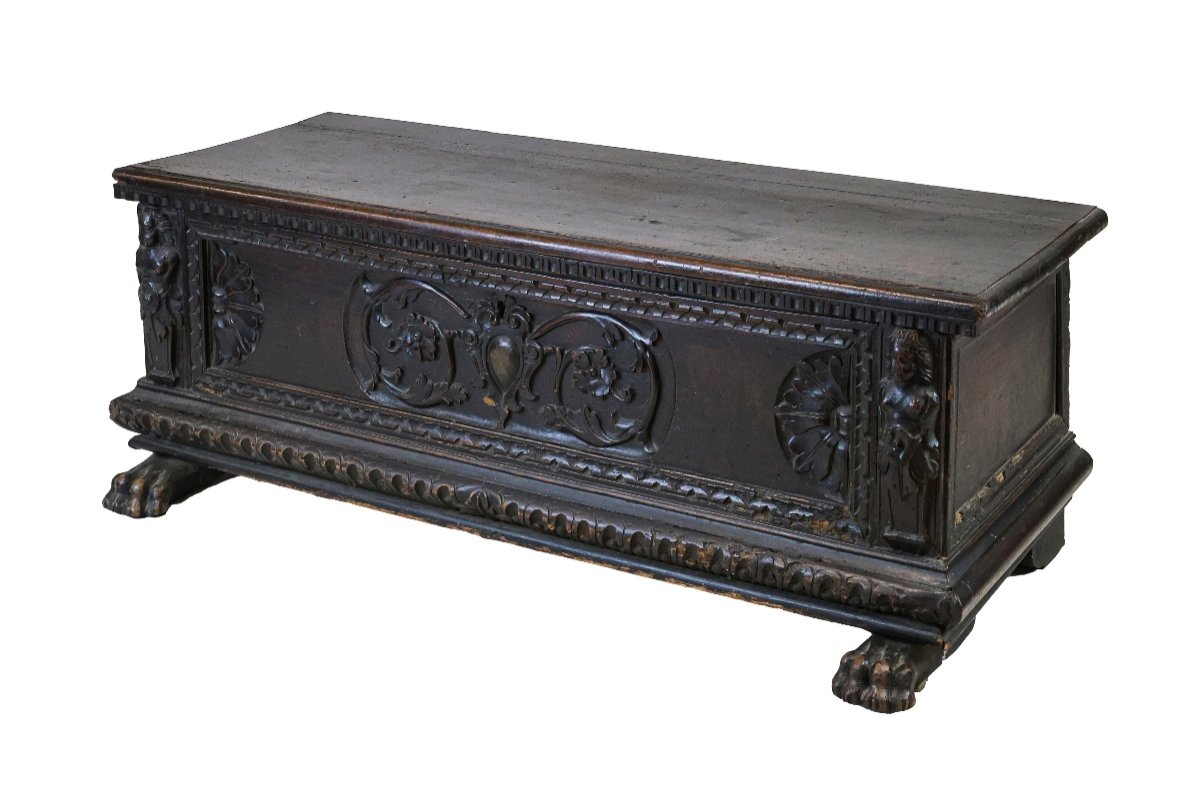 Lombard Carved Chest From The Early 17th Century-photo-3