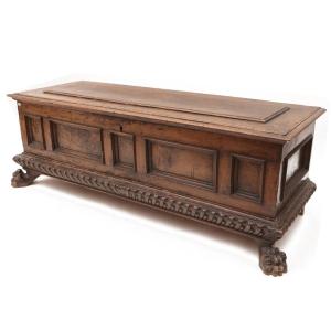 Walnut Chest. Tuscany Early 1600s