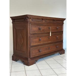 Walnut Chest Of Drawers. 17th Century. Cremona Piacenza