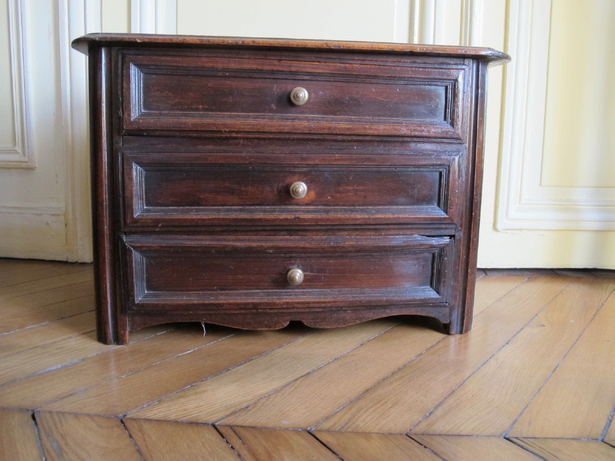 Commode De Maîtrise  En Noyer  XVIII