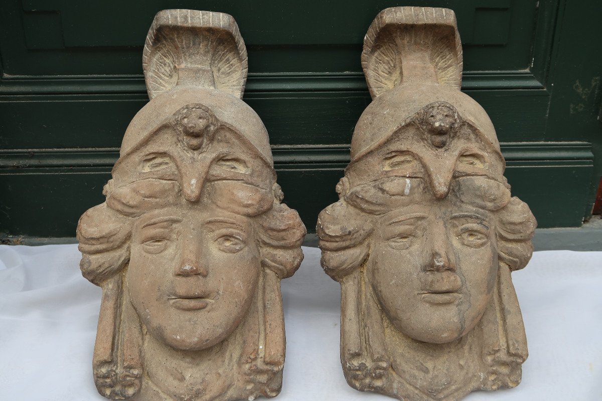 Paire De Mascarons à Décor De Têtes De Femmes