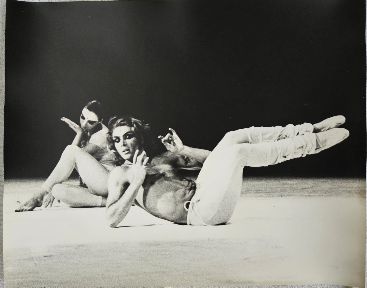 4 Photos Of Jorge Donn And Béatrice Berger In Bhakti By Maurice Béjart, C. Falcy And F. Levieux