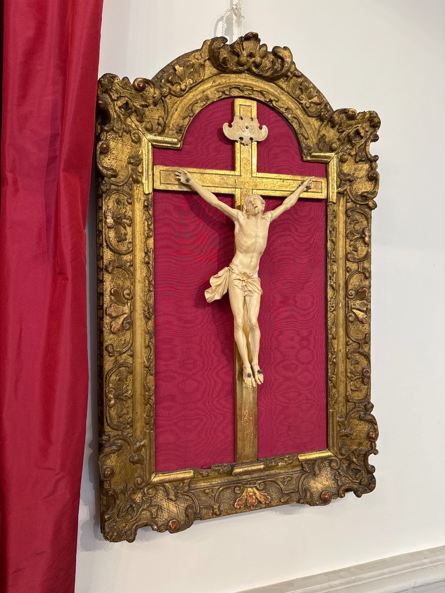 Christ En Ivoire Dans Son Cadre Louis XIV Bois Doré 