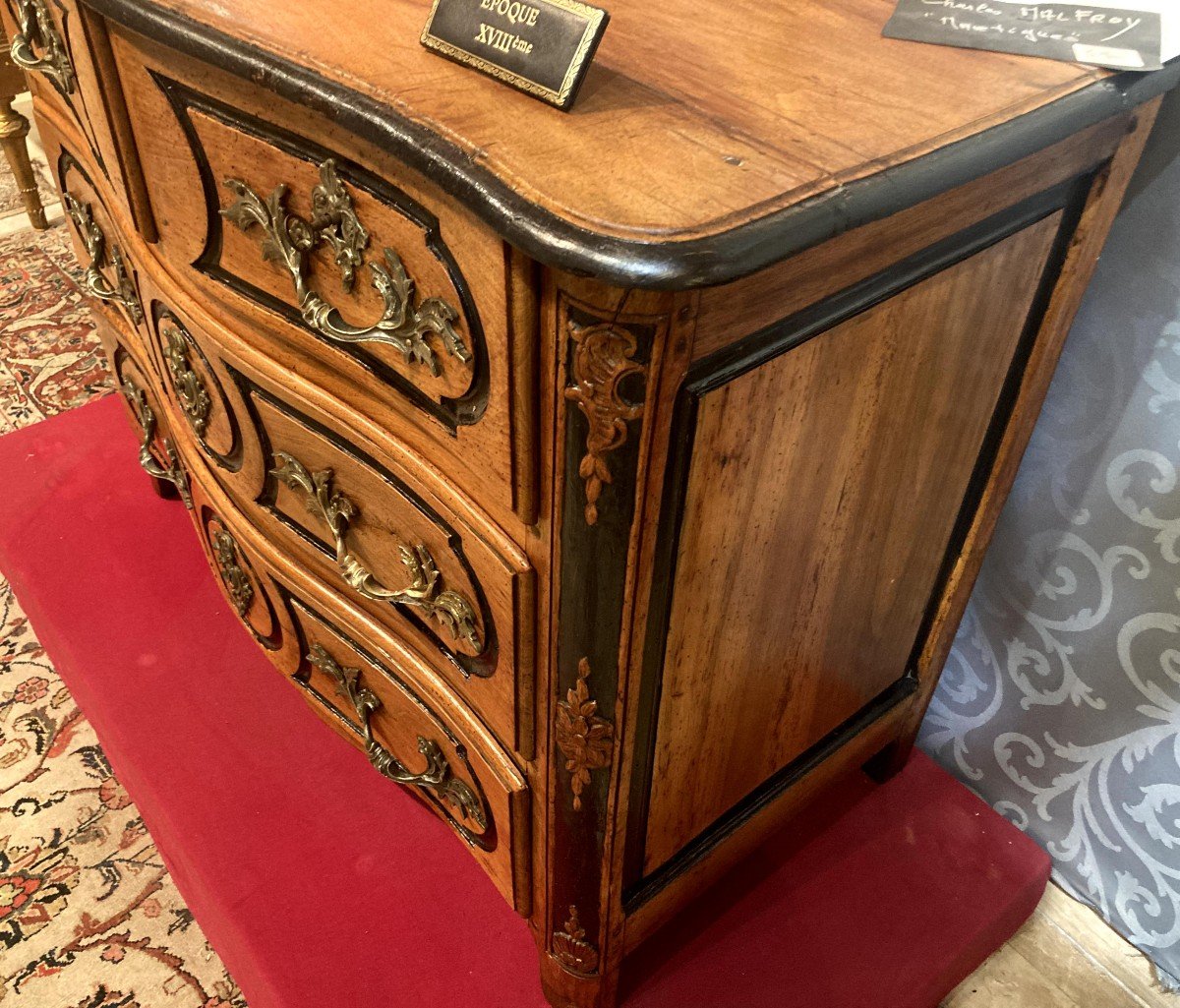 18th Century Commode-photo-3