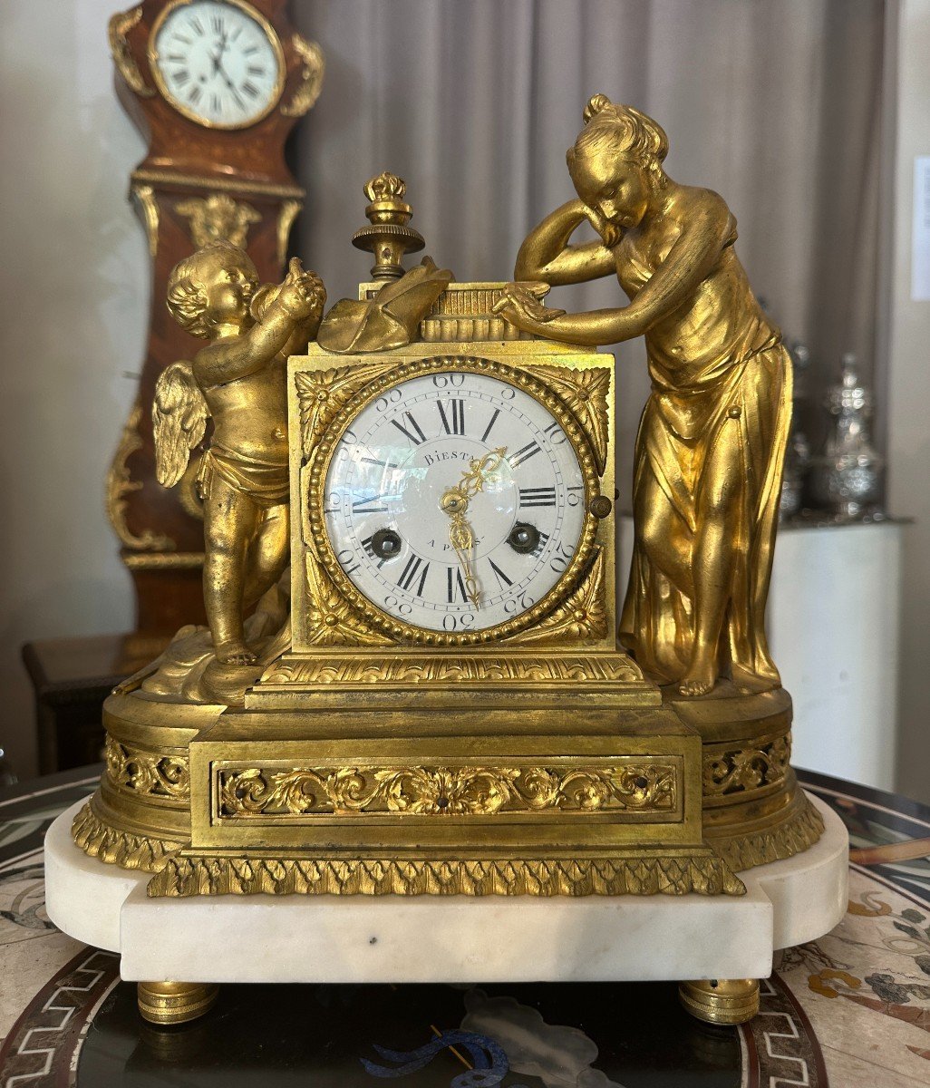 Pendule d'époque Louis XVI En Bronze Doré Ciselé Et Marbre, Fin XVIII° Siècle