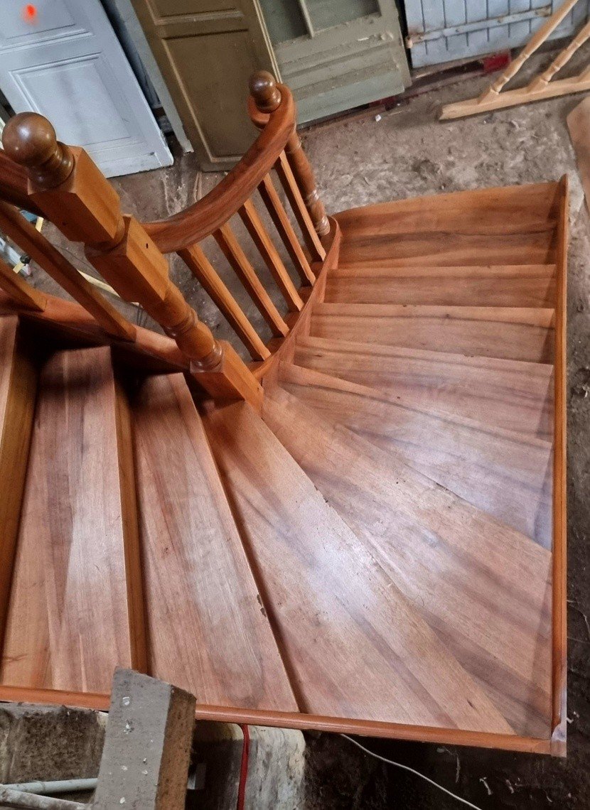 Exceptional Walnut Staircase Early 20th -photo-2