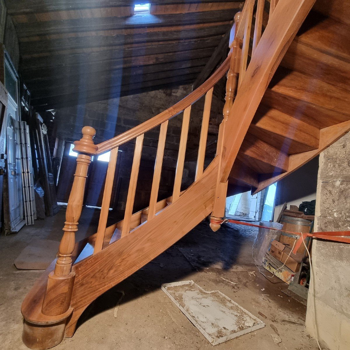 Exceptional Walnut Staircase Early 20th -photo-4