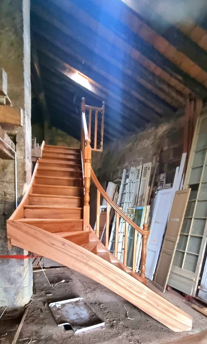 Exceptional Walnut Staircase Early 20th -photo-3