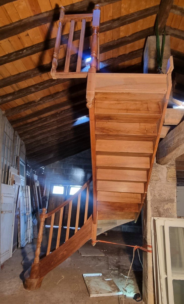 Exceptional Walnut Staircase Early 20th -photo-3