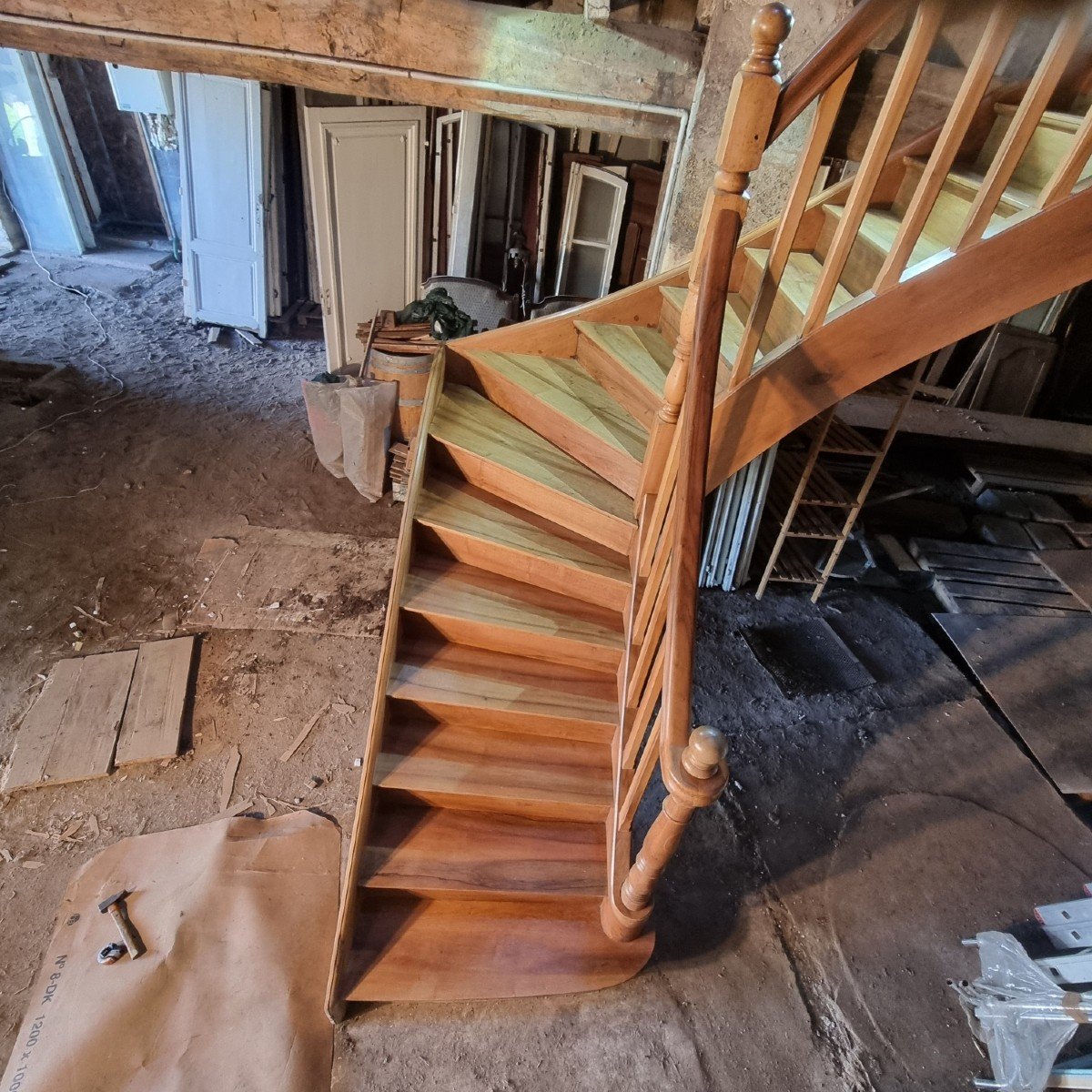 Exceptional Walnut Staircase Early 20th -photo-5