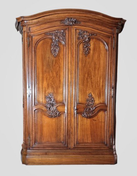 Small 18th Century Regency Wardrobe, Curved Sides In Walnut.-photo-4