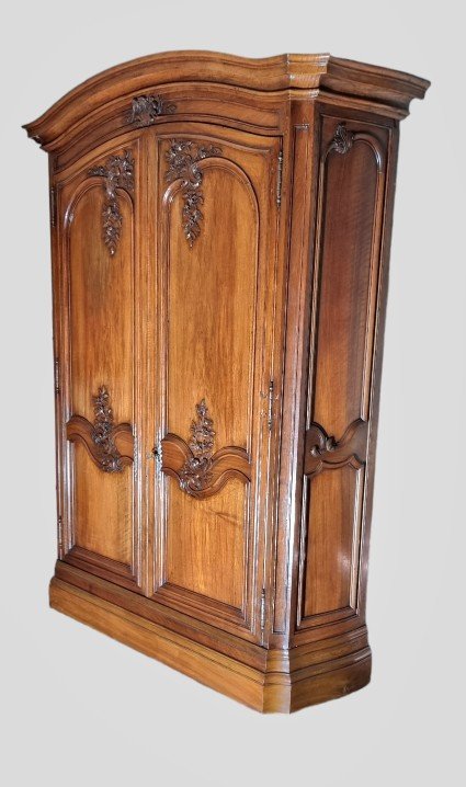 Small 18th Century Regency Wardrobe, Curved Sides In Walnut.-photo-5