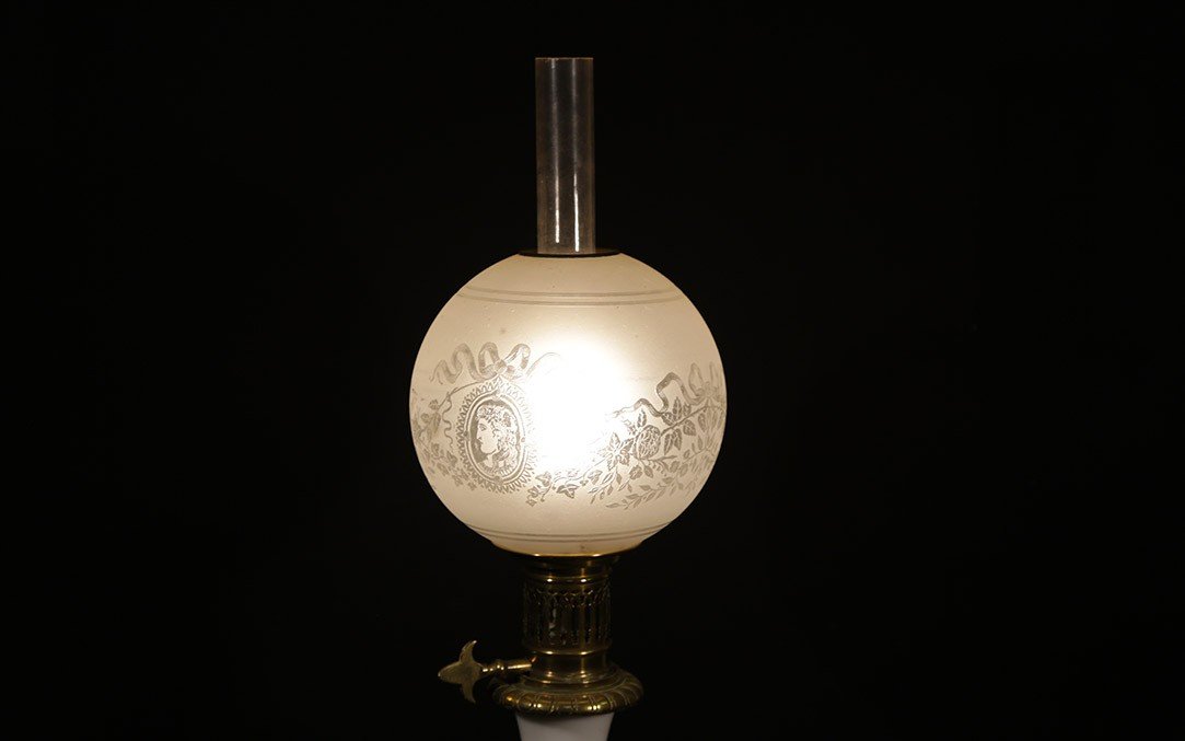 Oil Lamp, White Opaline, 19th Century -photo-3