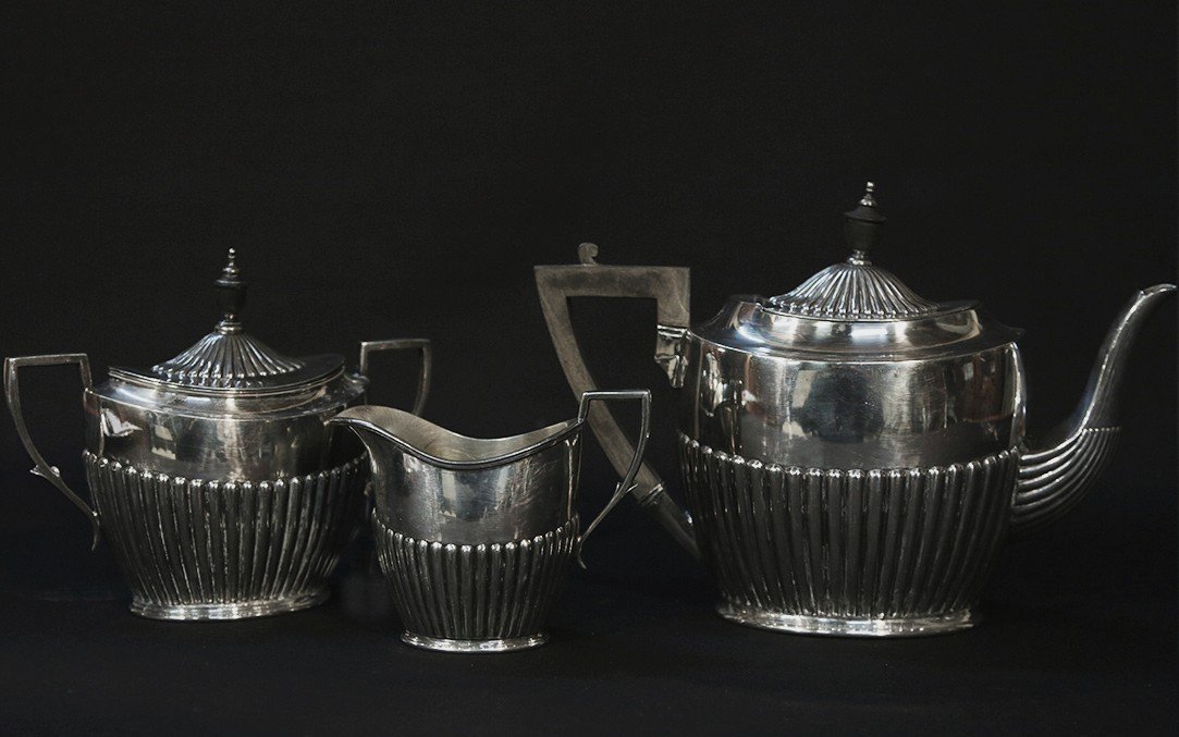 Service In Silver Metal, England 