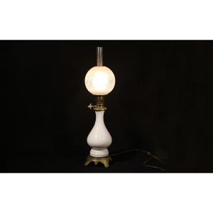 Lampe à Pétrole, Opaline Blanche, XIXème 