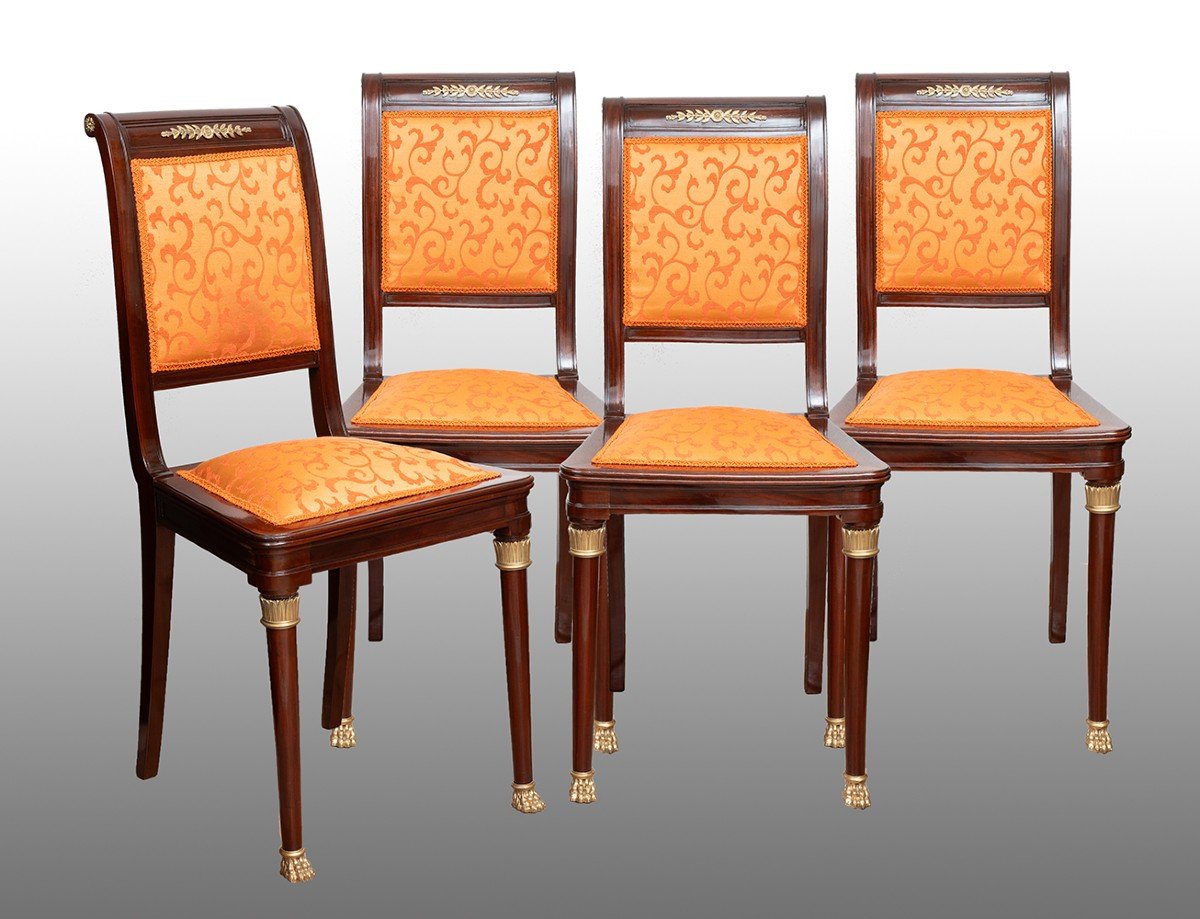 Groupe de quatre chaises anciennes, époque 19ème siècle.