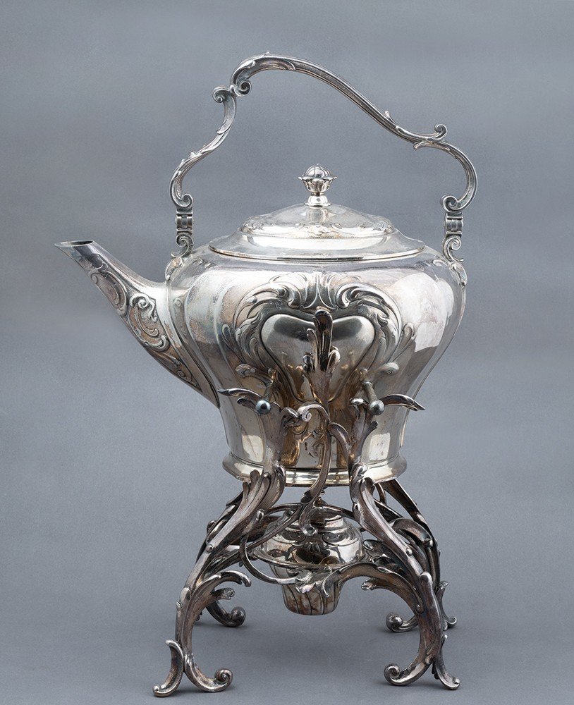 Antique Edwardian Samovar In Sheffield Belonging To The Second Half Of The 19th Century.