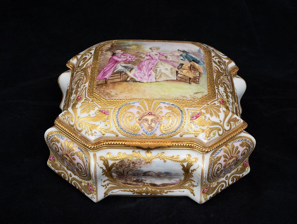 Coffret à Bijoux Ancien En Porcelaine, XIXe Siècle.