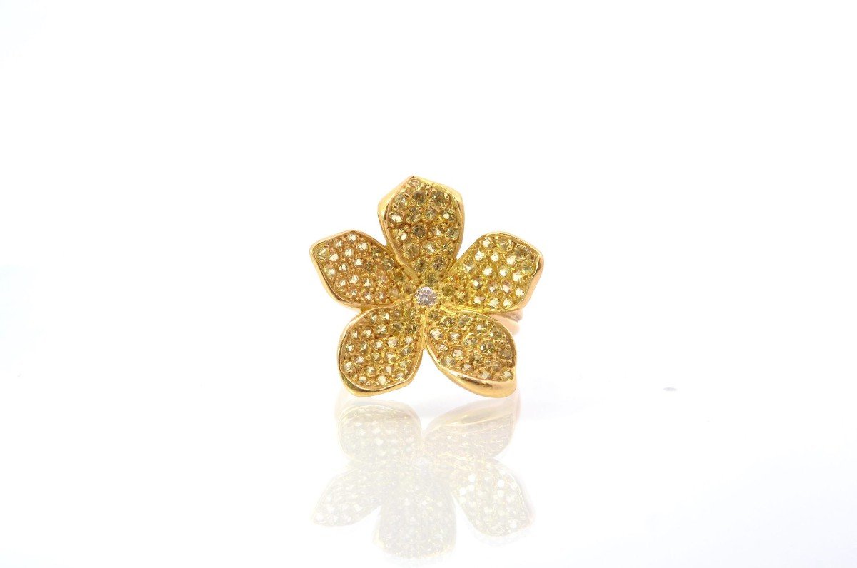 Flower Ring Set With Yellow Sapphires And Diamond-photo-2