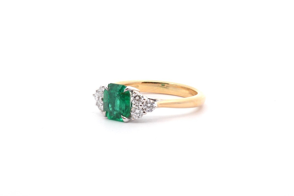 1.24ct Emerald And Diamond Ring In 18k Gold