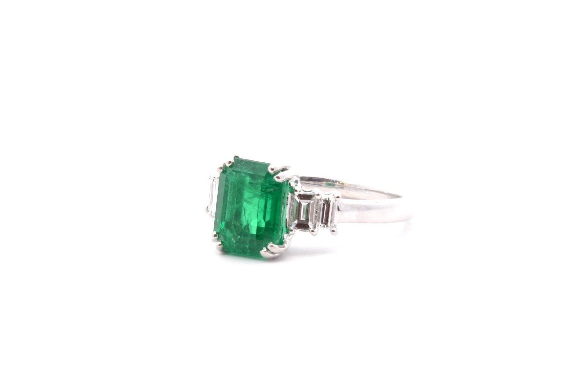 2.55cts Emerald And Diamond Ring