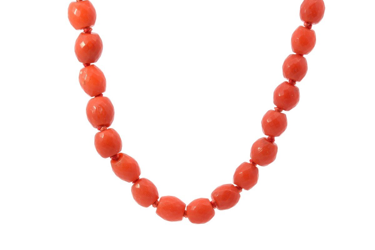 Vintage Coral Necklace With 18k Gold Clasp