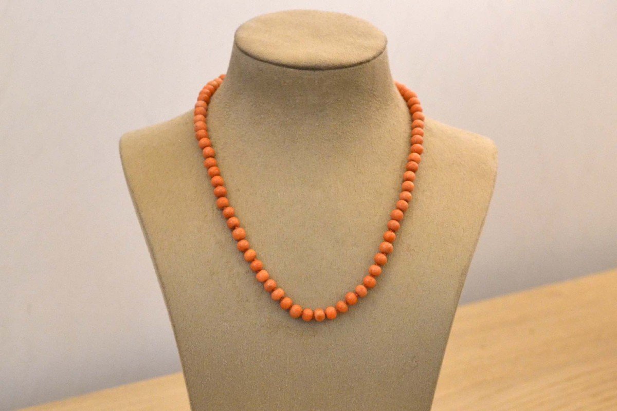 Vintage Coral Necklace With Gold And Diamond Clasp-photo-3