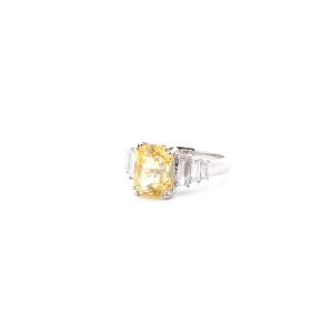 5.18 Cts Yellow Sapphire And Diamond Ring