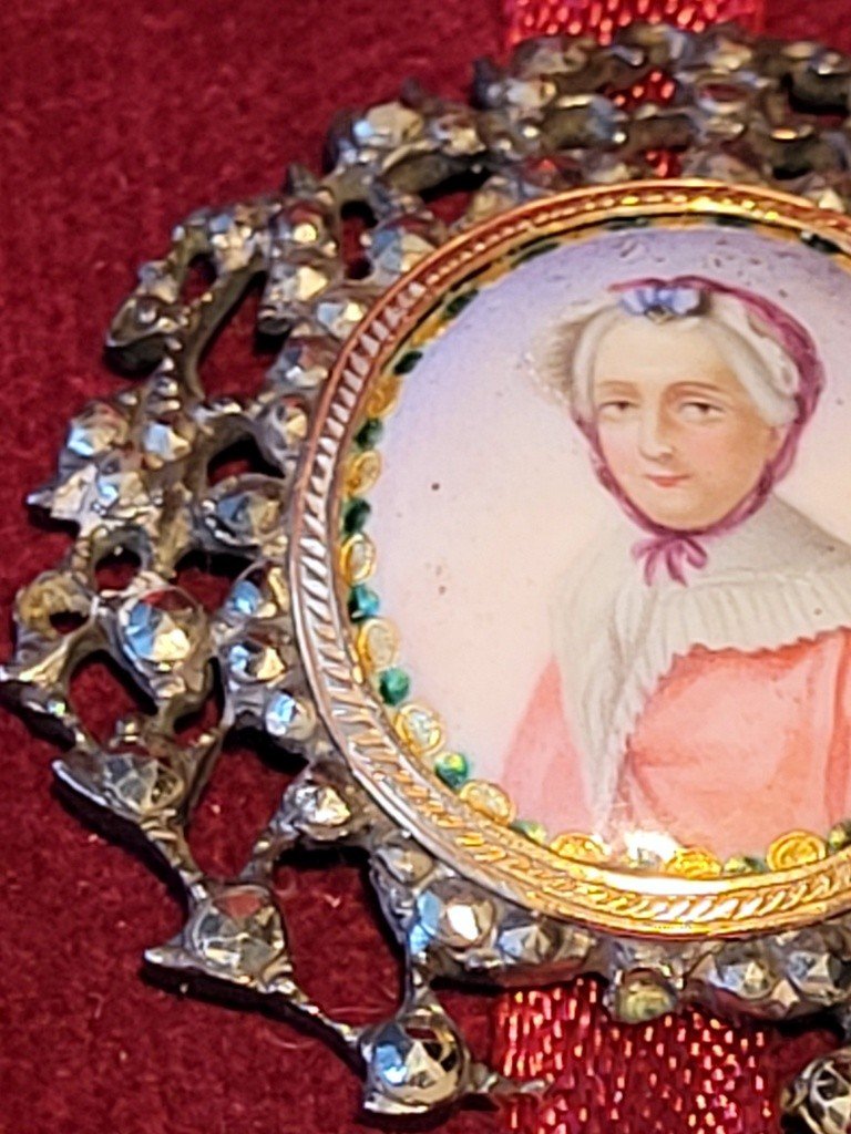 Pendentif  en Argent et Or - Peinture &eacute;mail sur cuivre Portrait de Me Geoffrin - XVIIIe Si&egrave;cle -photo-4