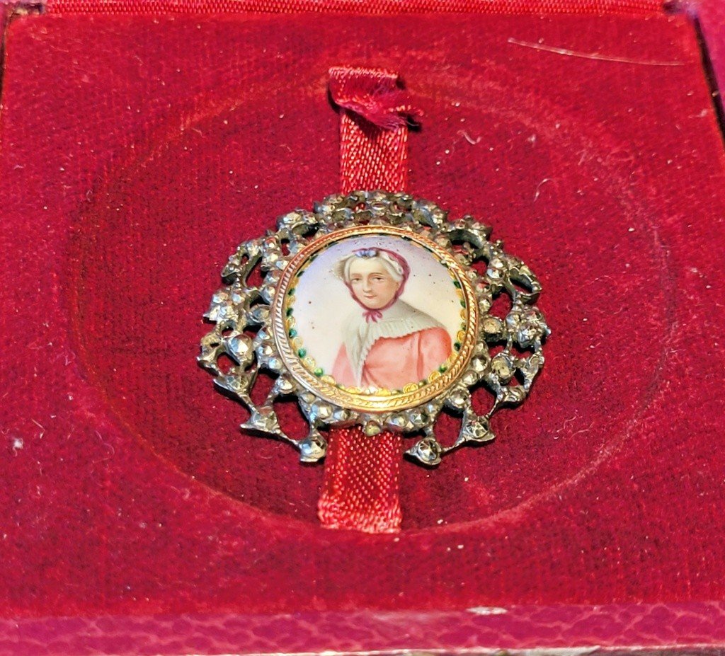 Pendentif  en Argent et Or - Peinture &eacute;mail sur cuivre Portrait de Me Geoffrin - XVIIIe Si&egrave;cle 