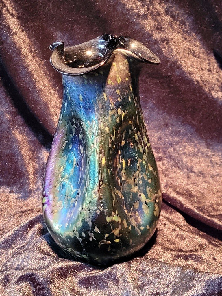 Vase Art Nouveau  en verre iris&eacute; par LOETZ 