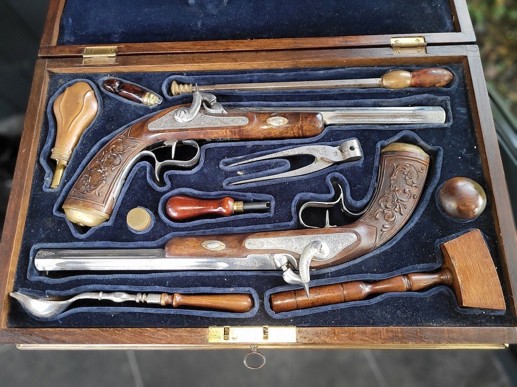 Box Of A Pair Of Dueling Pistols With All Its Accessories - 19th Century-photo-2