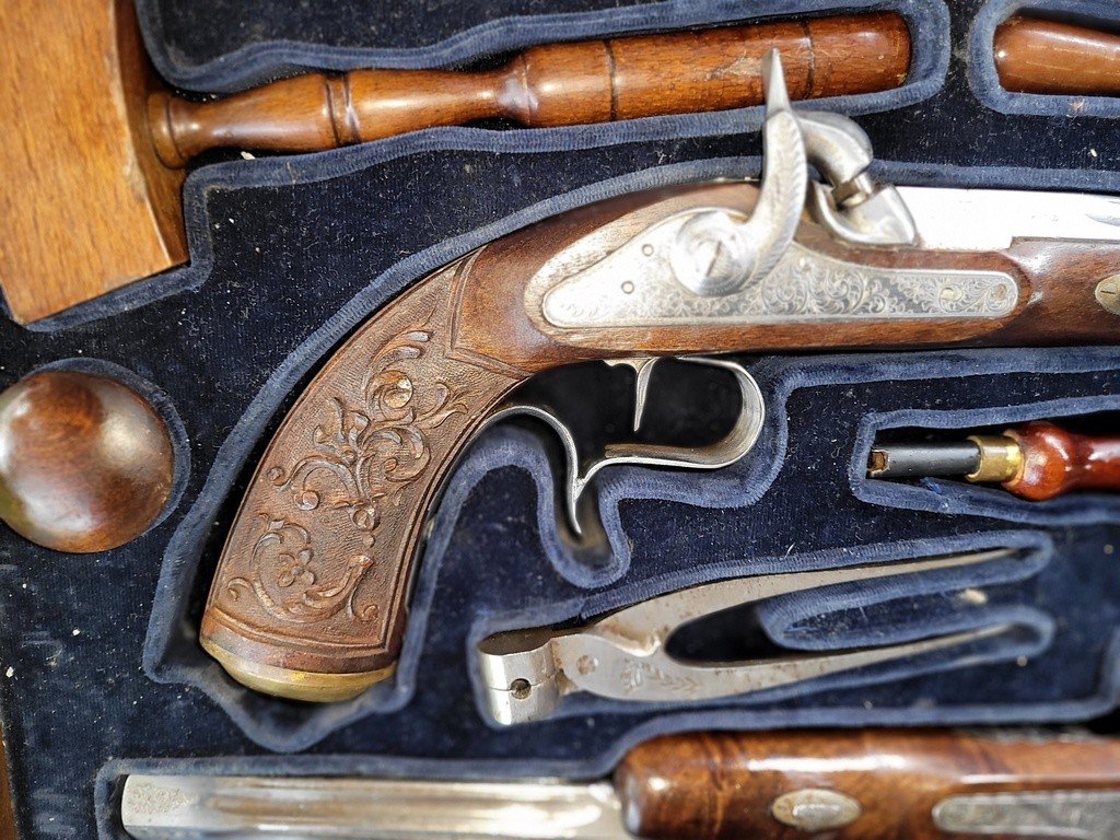 Box Of A Pair Of Dueling Pistols With All Its Accessories - 19th Century-photo-3