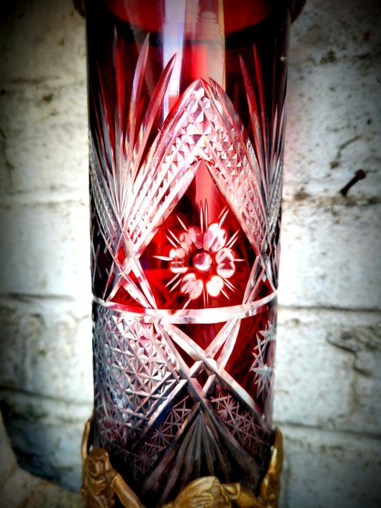 Vase en Cristal de Boh&egrave;me Overlay Rouge taill&eacute; avec Montures en Bronze - Epoque  Art Nouveau-photo-1