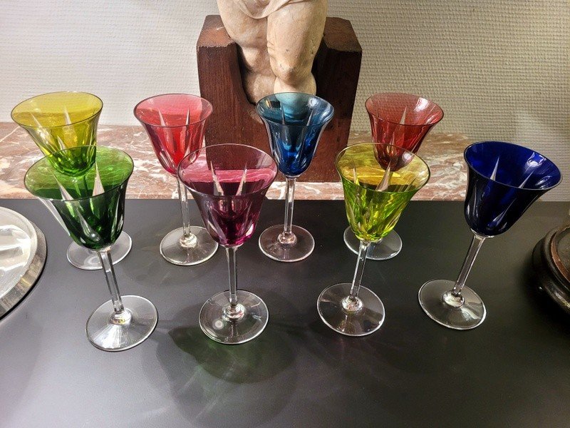  Ensemble de 8 Verres Roemers de Couleur- Cristal  de Saint Louis  Mod&egrave;le Cerdagne . XXe Si&egrave;cle