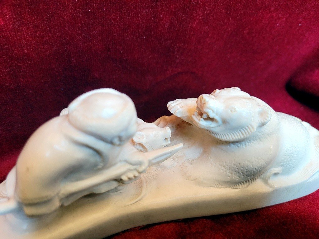 Polar Bear Hunting Scene - Walrus Tooth Sculpture - Early 20th Century -photo-3