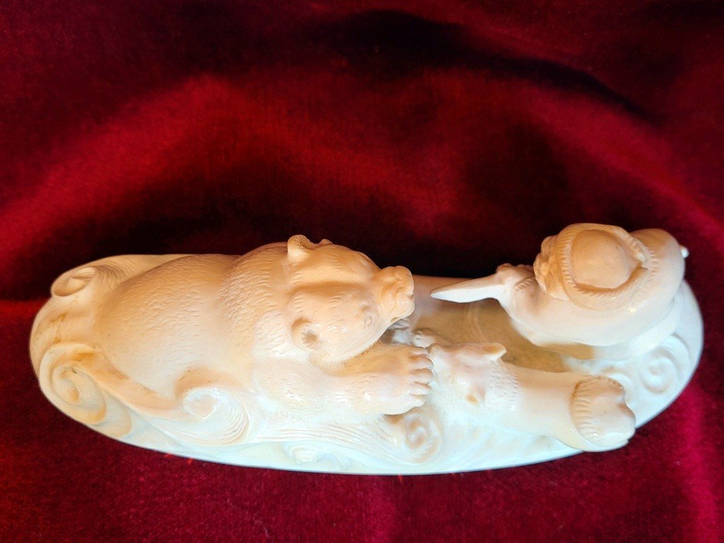 Polar Bear Hunting Scene - Walrus Tooth Sculpture - Early 20th Century -photo-6