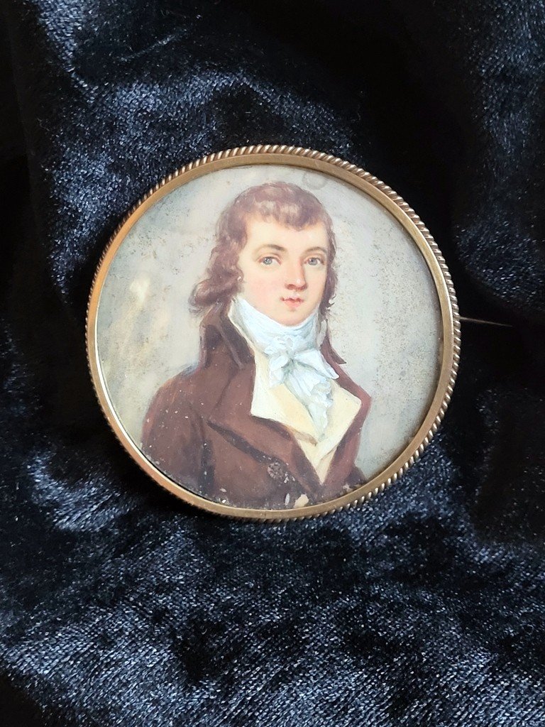  Gentilhomme Homme  Miniature peinte dans une Broche avec M&egrave;che de Cheveux  du XVIIIe Si&egrave;cle