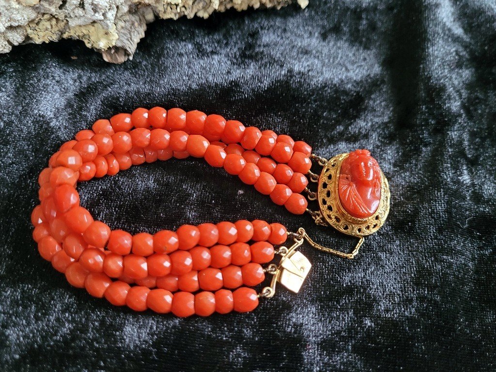 Bracelet &quot; Cam&eacute;e Corail &quot; orn&eacute; de 4 rangs de perles de Corail - Fermoir en OR jaune - Epoque Napol&eacute;on III-photo-4