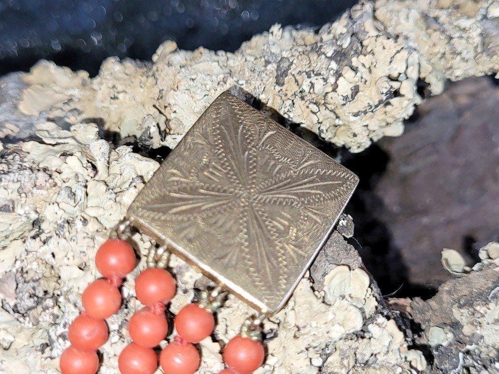  Bracelet à 4 rangs de perles de Corail avec fermoir guilloché en OR  datant  du  XIXe Siècle -photo-5