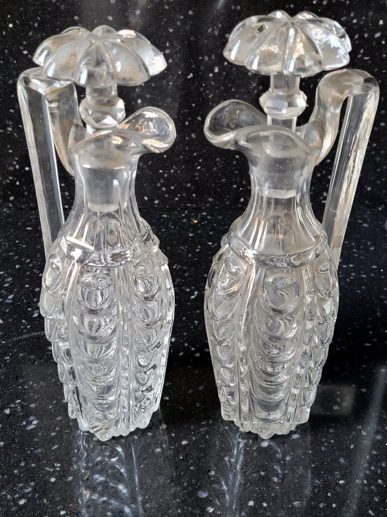  Baccarat  XIXe- Paire de Burettes " Huilier & Vinaigrier "  en Verre Mouluré à Anses Carrées 