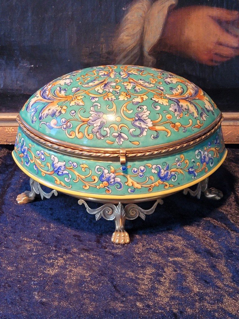  Grand Coffret en Porcelaine de forme Ovo&iuml;de Bomb&eacute;e - Creil Montereau  - XIXe Si&egrave;cle 