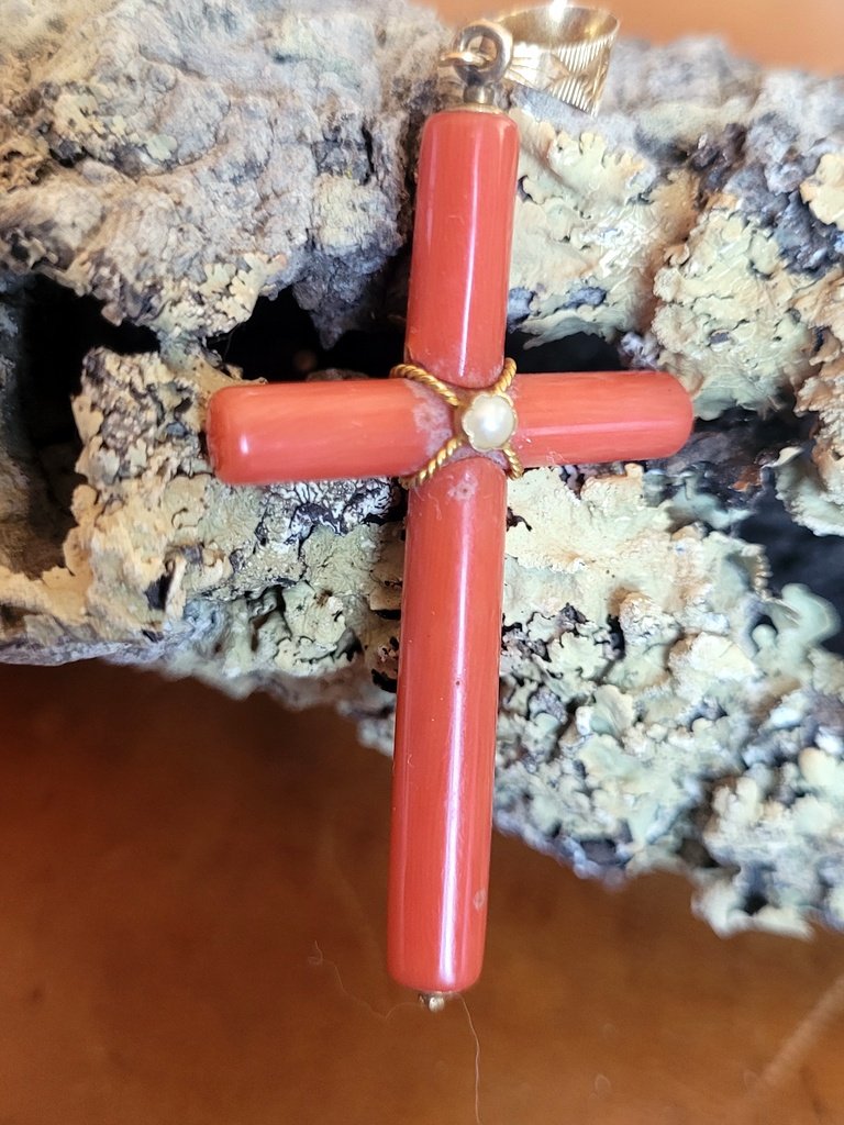  Pendentif &quot; Croix en Corail et Or &quot;-photo-2