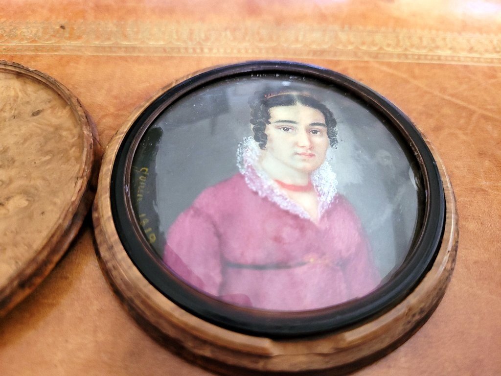 Ecrin  contenant Le Portrait d'une élégante - Miniature peinte - Signée Gonin 1819-photo-3