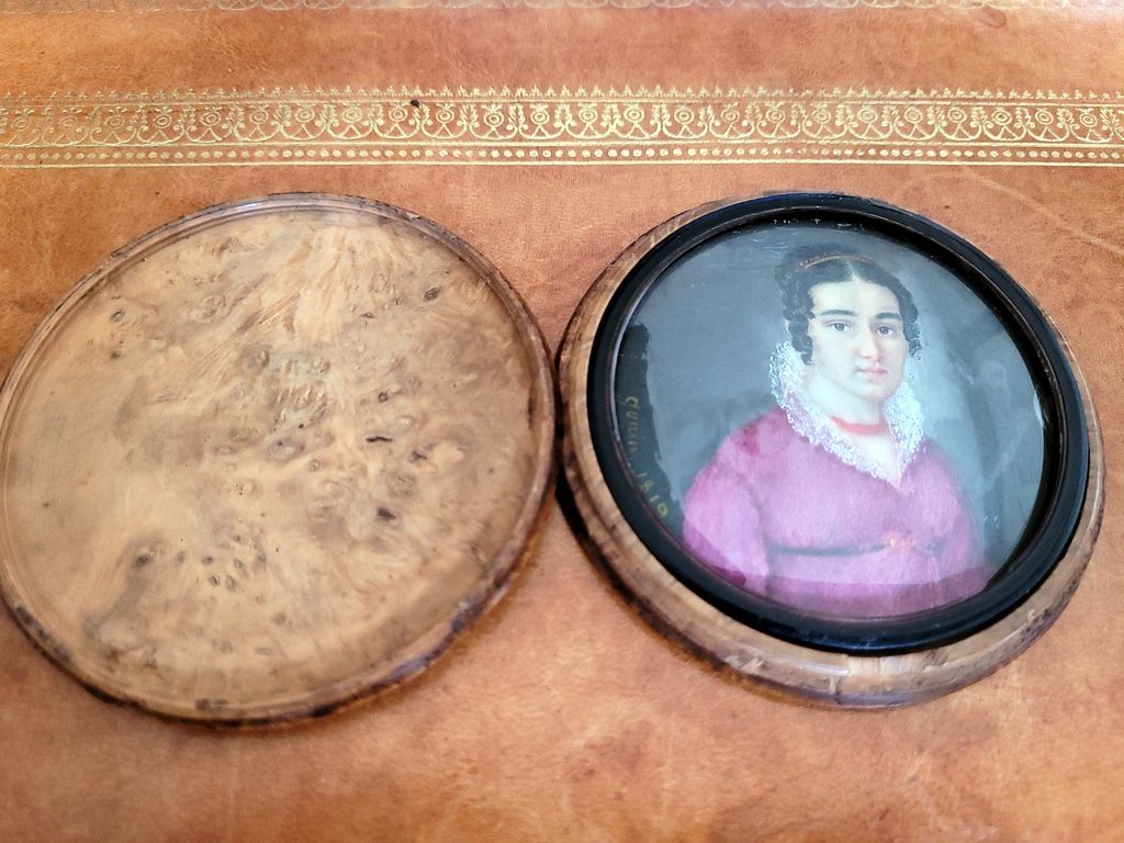 Ecrin  contenant Le Portrait d'une élégante - Miniature peinte - Signée Gonin 1819