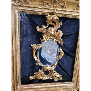  Grand Miroir Napolitain en bois sculpt&eacute; dor&eacute; &agrave; la feuille d&#039;or - XVIIIe Si&egrave;cle